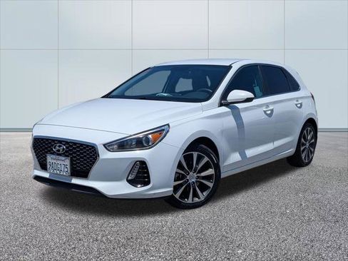 Used 2020 Hyundai Elantra GT FWD image 1