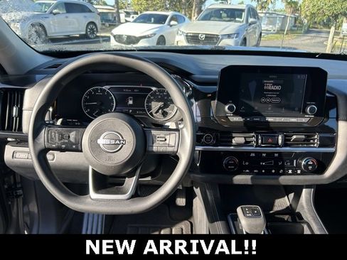 Used 2022 Nissan Pathfinder S image 18