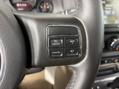Used 2017 Jeep Patriot High Altitude AWD/4WD image 33