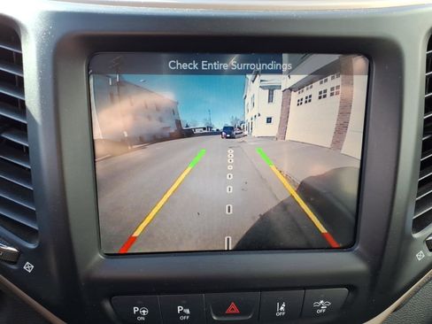 Used 2015 Jeep Cherokee Limited w/ Luxury Group image 20