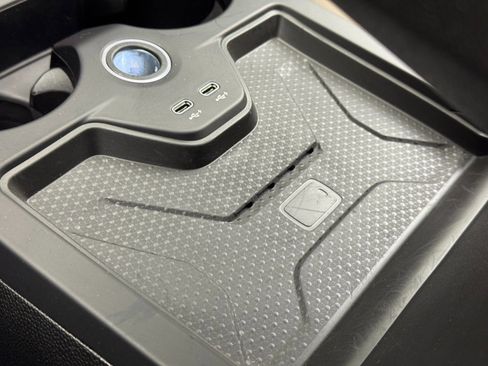 Used 2024 BMW iX xDrive50 w/ Sport Package image 33