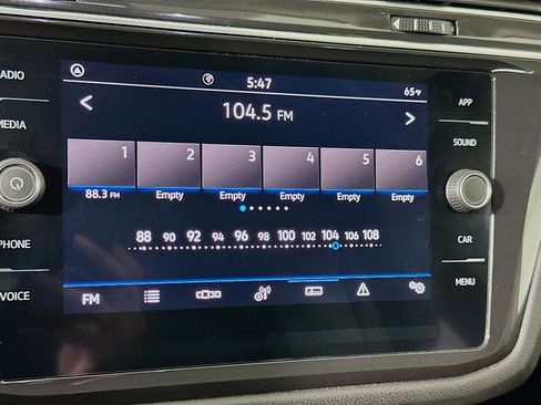 Used 2021 Volkswagen Tiguan SE image 21