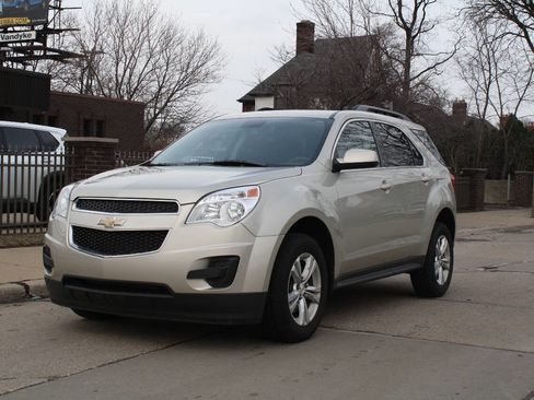 Used 2015 Chevrolet Equinox LT w/ Driver Convenience Package image 2