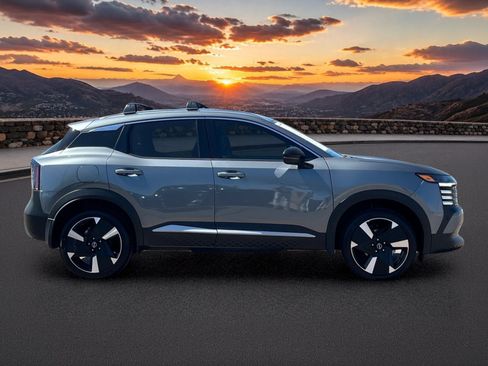 Used 2026 Nissan Kicks SR w/ Cold Weather Package FWD image 6