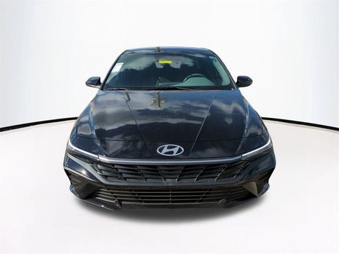 New 2026 Hyundai Elantra SE image 3