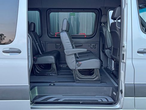 Used 2024 Mercedes-Benz Sprinter 2500 image 31