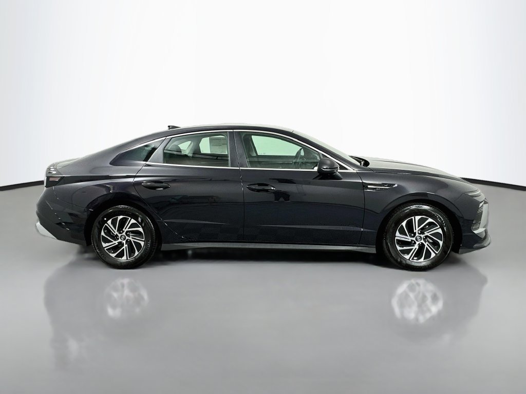 New 2026 Hyundai Sonata Blue FWD image 4