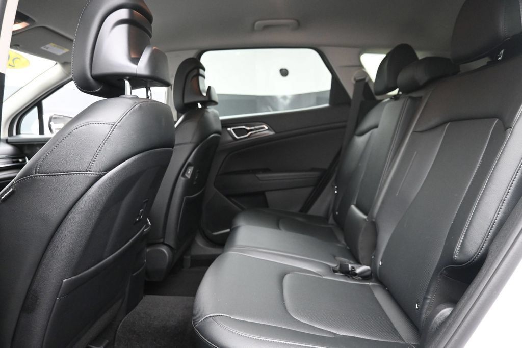 Used 2024 Kia Sportage EX AWD/4WD image 12