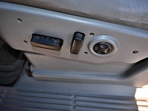 Used 2004 Chevrolet Silverado 2500 LT w/ Skid Plate Package image 18