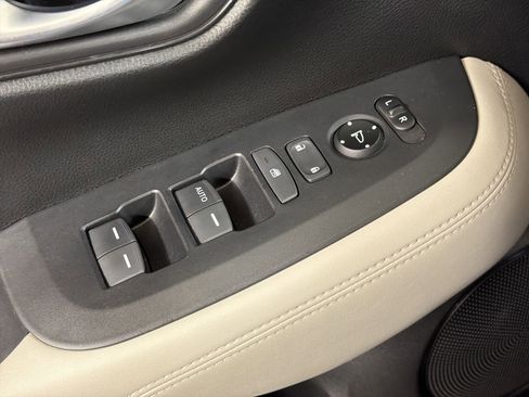 Certified 2023 Honda HR-V LX image 12