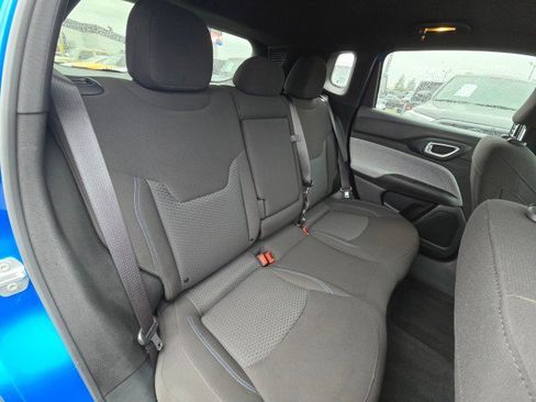 Used 2025 Jeep Compass Sport image 16