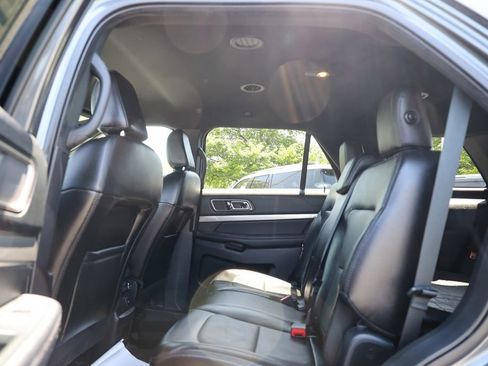 Used 2018 Ford Explorer XLT w/ Equipment Group 202A AWD/4WD image 26