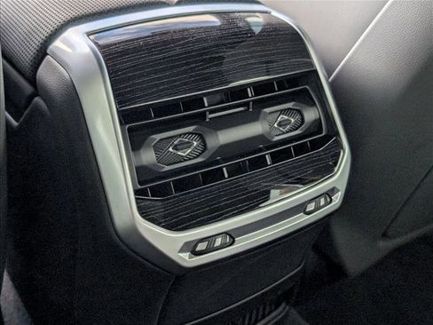 Used 2025 BMW 760i xDrive w/ Executive Package AWD/4WD image 18
