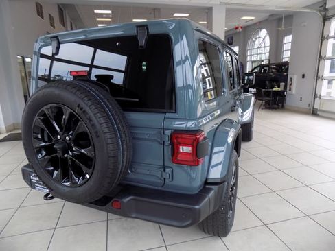 Certified 2025 Jeep Wrangler Unlimited Sahara w/ Safety Group AWD/4WD image 8
