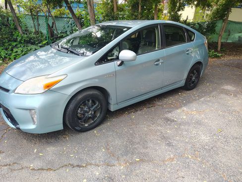 Used 2013 Toyota Prius Four image 1