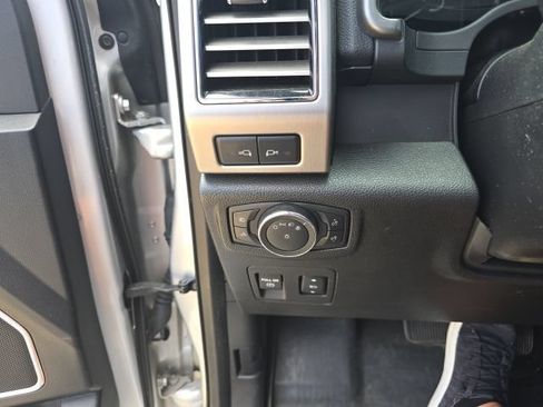 Used 2018 Ford F150 Platinum w/ Equipment Group 701A Luxury AWD/4WD image 16