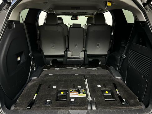Used 2025 Toyota Sienna XLE w/ XLE Plus Package image 30