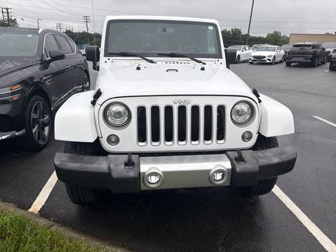 Used 2017 Jeep Wrangler Unlimited Sahara w/ Connectivity Group AWD/4WD image 4