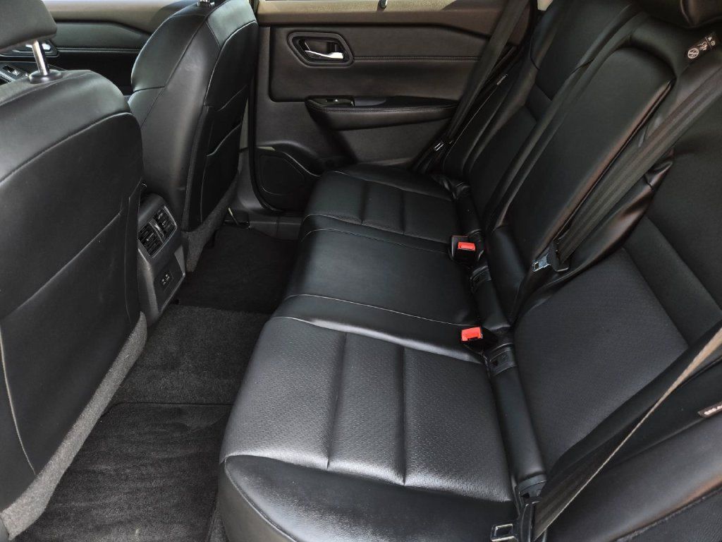 Used 2023 Nissan Rogue SV w/ SV Premium B Package FWD image 12
