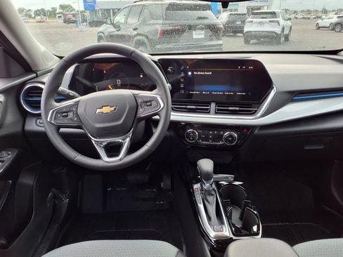 New 2025 Chevrolet Trax LT w/ LT Convenience Package FWD image 15