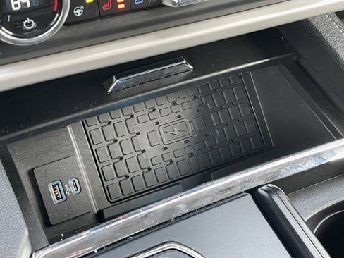 Used 2022 Ford Expedition XLT image 26