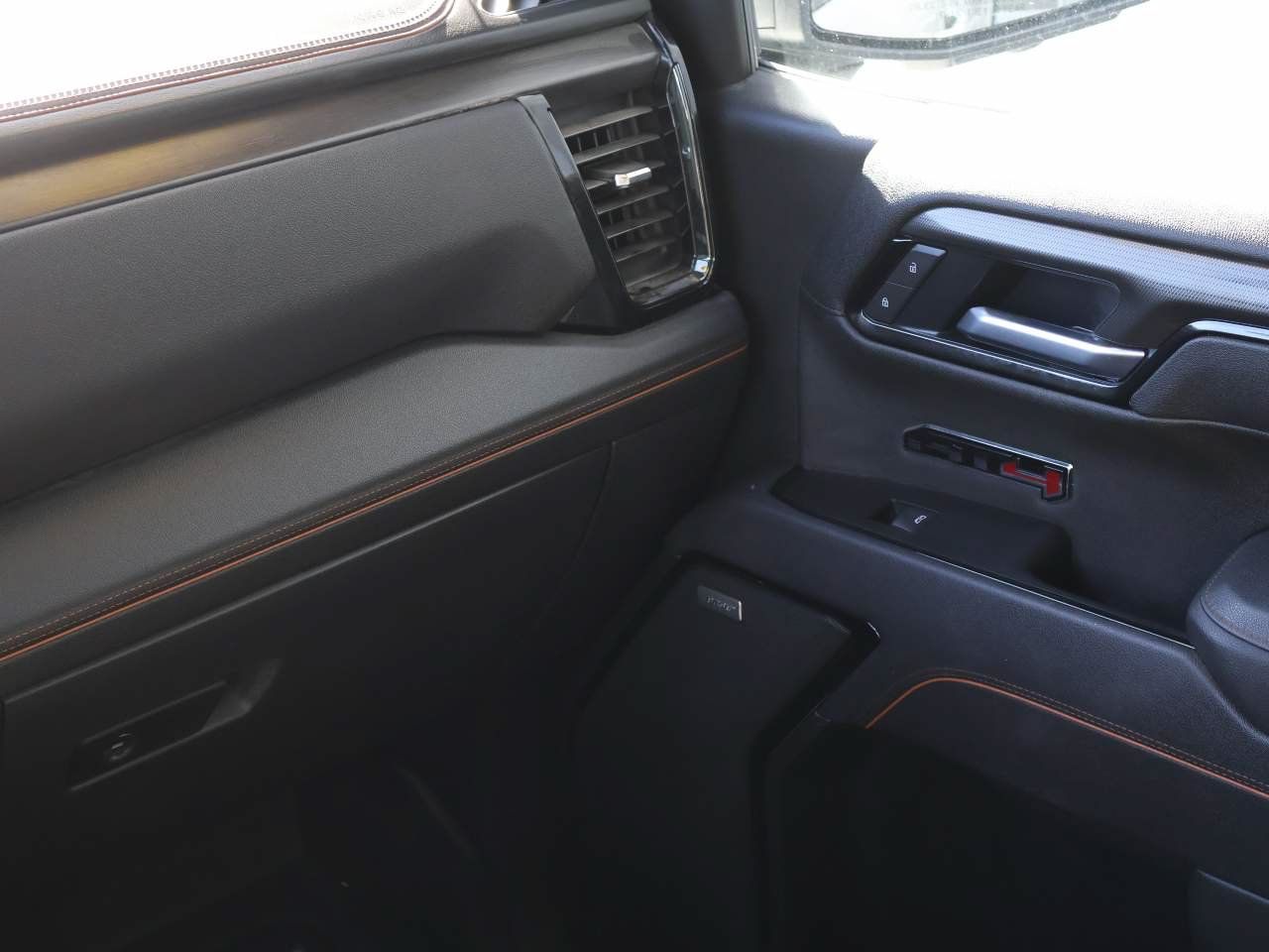 Used 2025 GMC Sierra 1500 AT4 AWD/4WD image 16