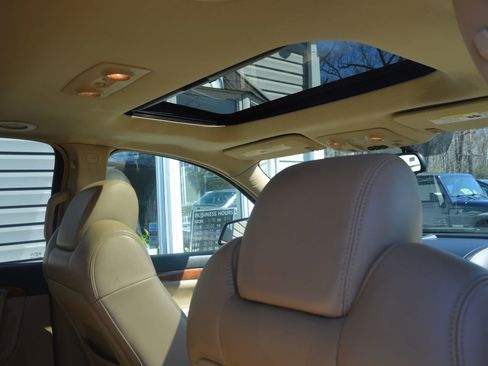 Used 2007 Saturn Outlook XR w/ Premium Trim Pkg image 27