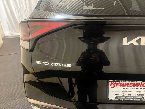 Used 2024 Kia Sportage SX image 17
