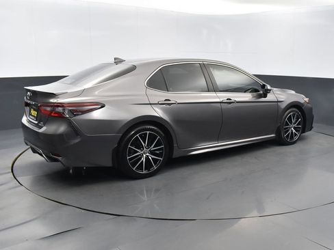Used 2021 Toyota Camry SE image 4