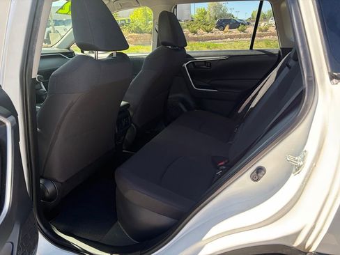 Used 2022 Toyota RAV4 LE AWD/4WD image 13