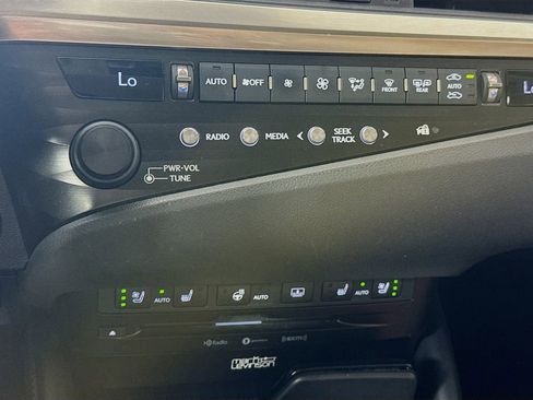 Used 2020 Lexus ES 350 Ultra Luxury w/ Accessory Package 2 FWD image 19