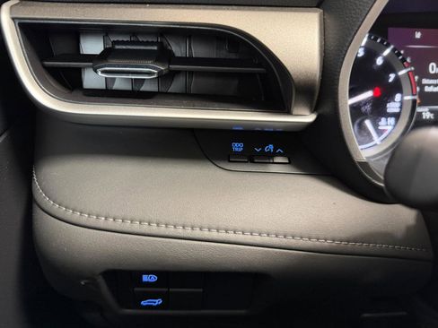 Used 2021 Toyota Highlander XLE image 37