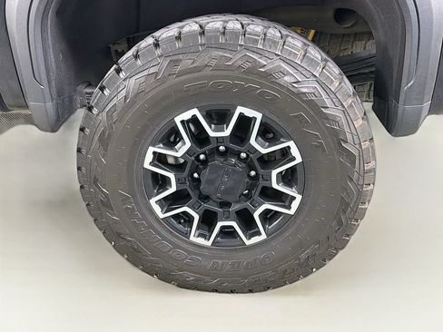 Used 2024 GMC Sierra 2500 AT4X AWD/4WD image 35