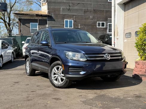 Used 2016 Volkswagen Tiguan S image 16