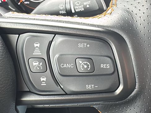 Used 2024 Jeep Gladiator Mojave w/ Technology Group AWD/4WD image 11