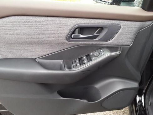 Used 2023 Nissan Rogue S FWD image 6