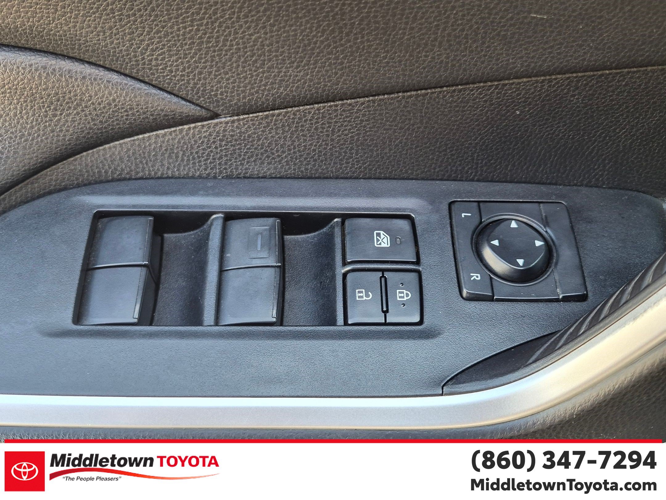 Used 2021 Toyota RAV4 XLE w/ Convenience Package AWD/4WD image 12