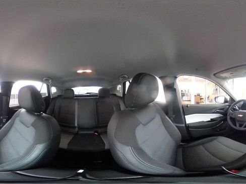 Used 2025 Chevrolet Trax LT image 42