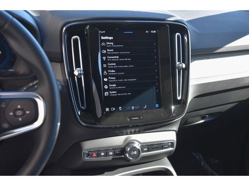 Certified 2025 Volvo XC40 B5 Ultra w/ Protection Package Premier image 20