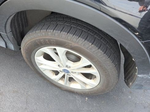 Used 2017 Ford Escape SE w/ SE Cold Weather Package image 5