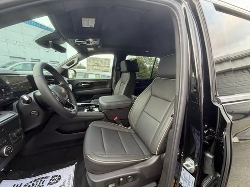 New 2026 Chevrolet Suburban Premier AWD/4WD image 9