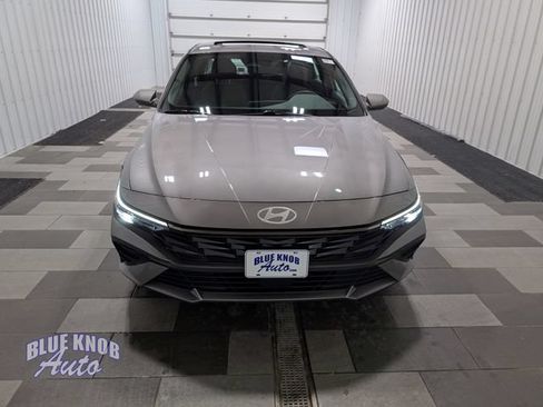 Used 2024 Hyundai Elantra SEL w/ Convenience Package FWD image 6