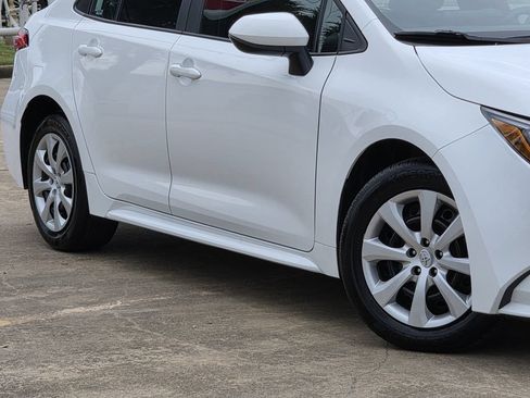 Used 2025 Toyota Corolla LE FWD image 11