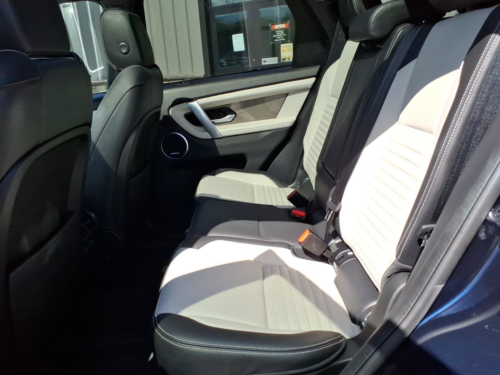 Used 2020 Land Rover Discovery Sport HSE R-Dynamic AWD/4WD image 10