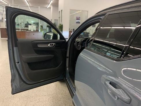 Used 2020 Volvo XC40 T5 R-Design AWD/4WD image 29