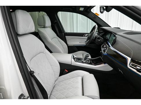 Used 2023 BMW X5 xDrive45e w/ Executive Package AWD/4WD image 18