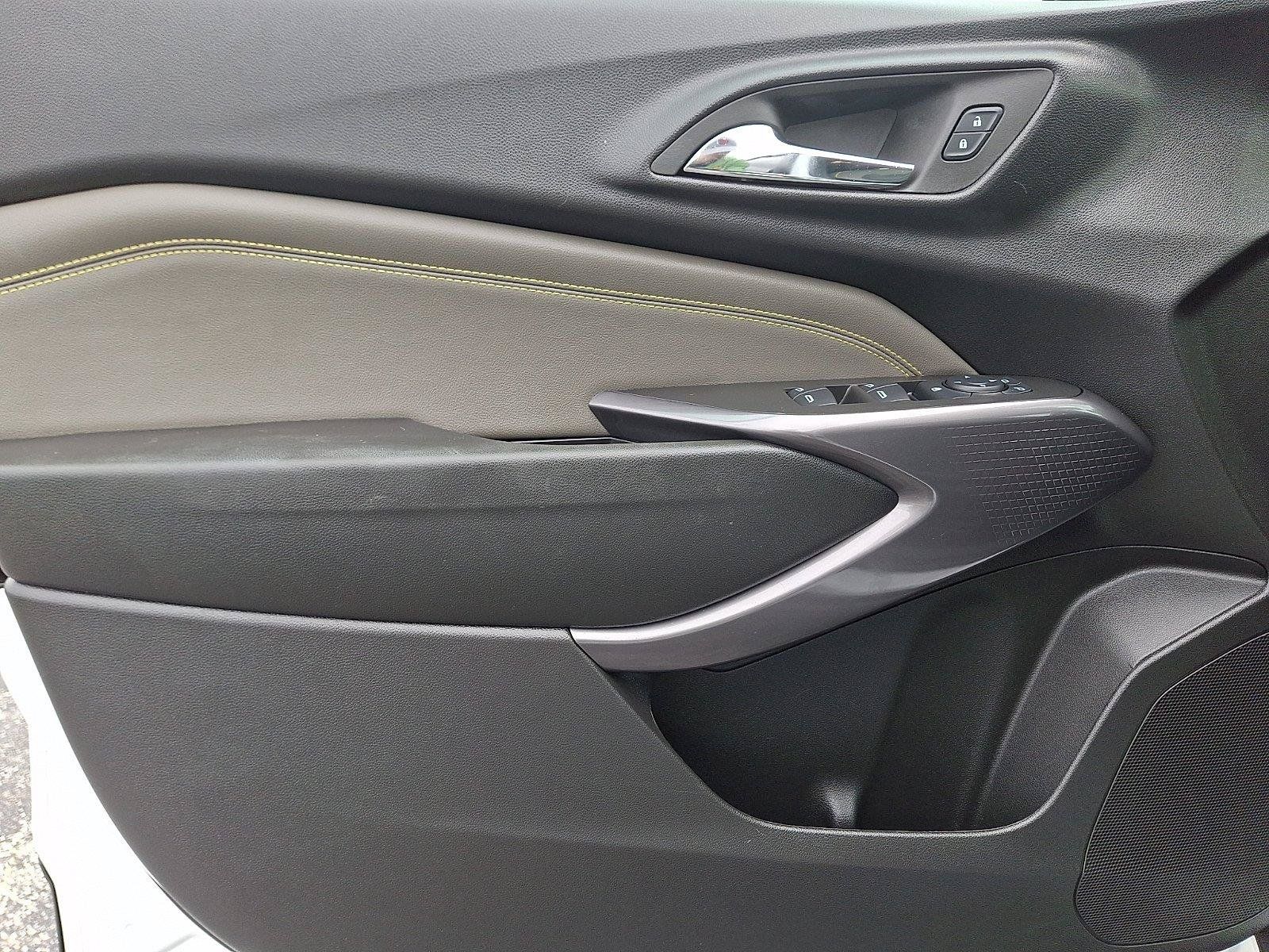 Used 2025 Chevrolet Trax ACTIV w/ Sunroof Package FWD image 14