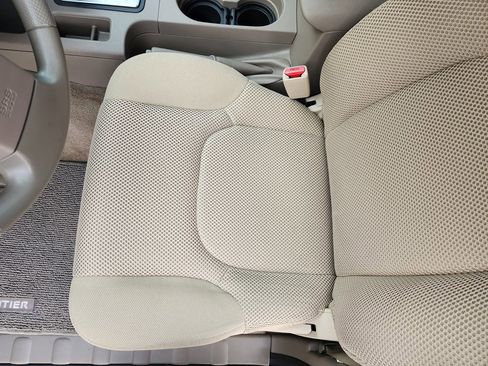 Used 2017 Nissan Frontier SV image 32