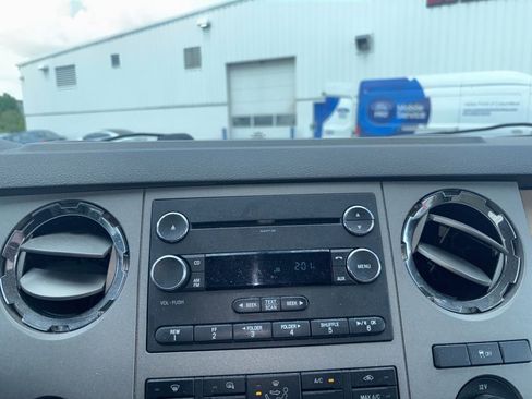 Used 2016 Ford F250 XLT w/ XLT Value Package AWD/4WD image 19