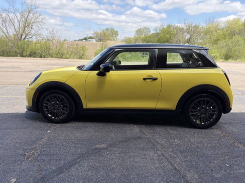 Used 2025 MINI Cooper 2-Door Hardtop FWD image 4